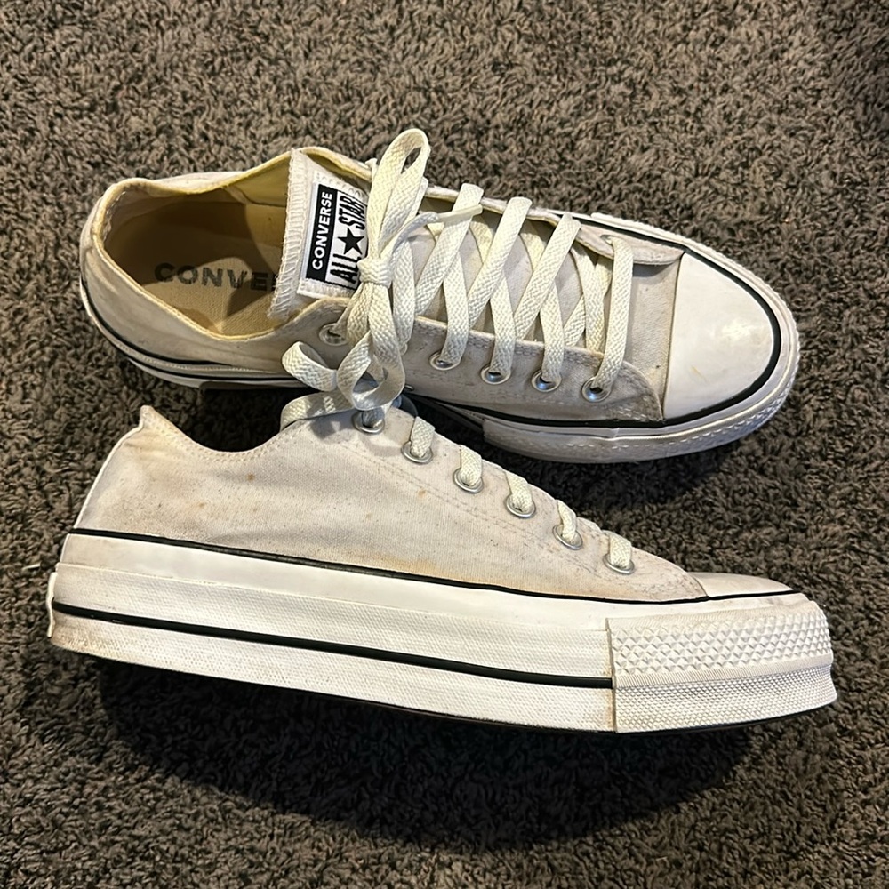 Converse white size 9 low